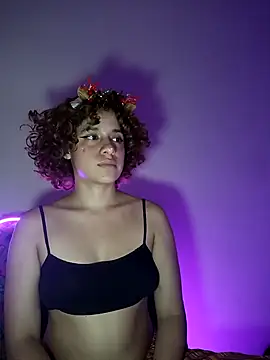 Snapshot of EmmaMelissa0521 chatting on December 2024 01:39:01 AM EmmaMelissa0521 online show from December 2024 01:39:01 AM