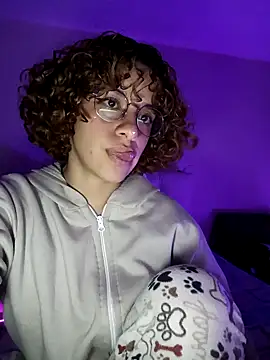 Snapshot of EmmaMelissa0521 chatting on December 2024 03:53:01 AM EmmaMelissa0521 online show from December 2024 03:53:01 AM