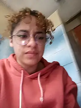 Snapshot of EmmaMelissa0521 chatting on January 2025 09:35:02 PM EmmaMelissa0521 online show from January 2025 09:35:02 PM