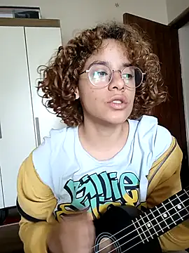 Snapshot of EmmaMelissa0521 chatting on February 2025 04:47:01 PM EmmaMelissa0521 online show from February 2025 04:47:01 PM