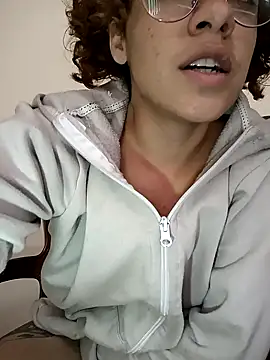 Snapshot of EmmaMelissa0521 chatting on February 2025 08:10:01 PM EmmaMelissa0521 online show from February 2025 08:10:01 PM