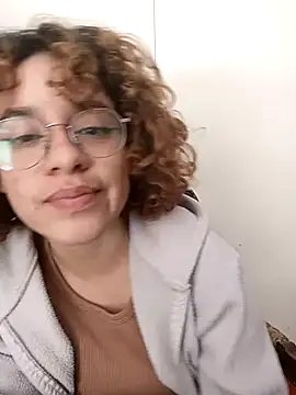 Snapshot of EmmaMelissa0521 chatting on February 2025 04:52:01 PM EmmaMelissa0521 online show from February 2025 04:52:01 PM