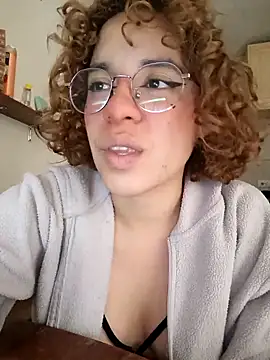 Snapshot of EmmaMelissa0521 chatting on February 2025 05:26:01 PM EmmaMelissa0521 online show from February 2025 05:26:01 PM