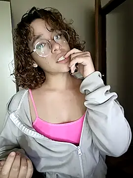 Snapshot of EmmaMelissa0521 chatting on March 2025 06:26:02 PM EmmaMelissa0521 online show from March 2025 06:26:02 PM