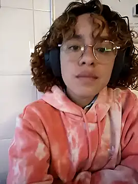 Snapshot of EmmaMelissa0521 chatting on March 2025 07:50:02 PM EmmaMelissa0521 online show from March 2025 07:50:02 PM