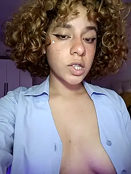 Snapshot of EmmaMelissa0521 chatting on March 2025 10:53:02 PM EmmaMelissa0521 online show from March 2025 10:53:02 PM