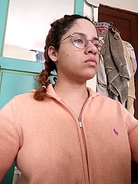 Snapshot of EmmaMelissa0521 chatting on September 2025 06:43:02 PM EmmaMelissa0521 online show from September 2025 06:43:02 PM