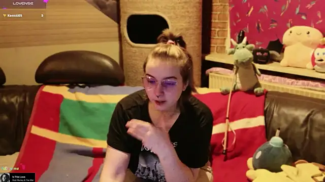 Snapshot of GamerGirl_Eve chatting on February 2026 06:15:02 PM GamerGirl Eve online show from February 2026 06:15:02 PM