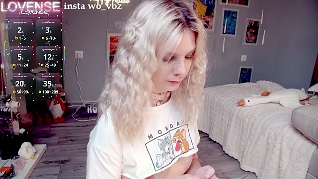 Snapshot of Careful_i_bite chatting on February 2026 04:00:02 AM Careful i bite online show from February 2026 04:00:02 AM