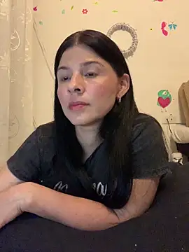 Estefani 32 online show from April 2026 11:32:02 PM