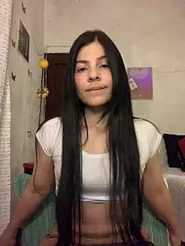 Snapshot of Estefani_32 chatting on July 2026 03:51:02 PM Estefani 32 online show from July 2026 03:51:02 PM