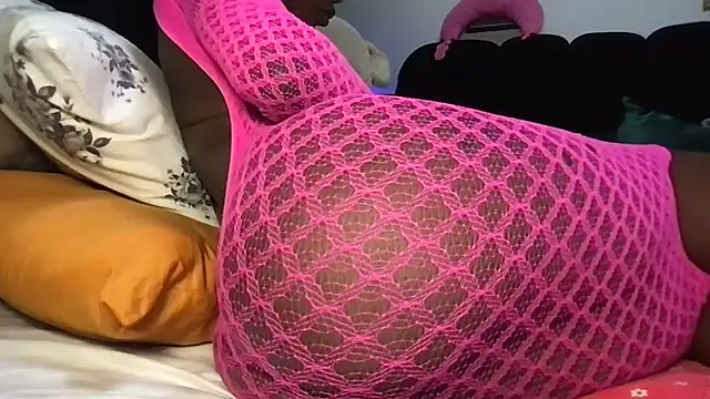 Snapshot of choco_petite chatting on March 2026 02:50:02 AM choco petite online show from March 2026 02:50:02 AM