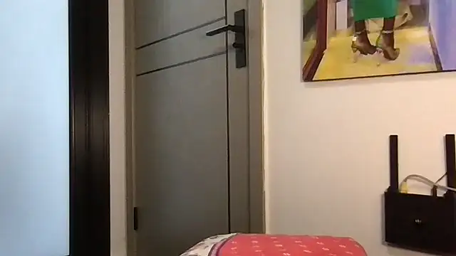 Snapshot of choco_petite chatting on April 2026 12:06:02 PM choco petite online show from April 2026 12:06:02 PM