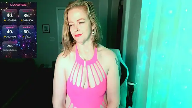 Snapshot of britteebee chatting on November 2025 09:20:01 AM britteebee online show from November 2025 09:20:01 AM