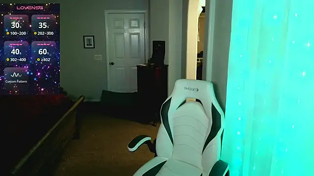 Snapshot of britteebee chatting on November 2025 08:34:02 AM britteebee online show from November 2025 08:34:02 AM