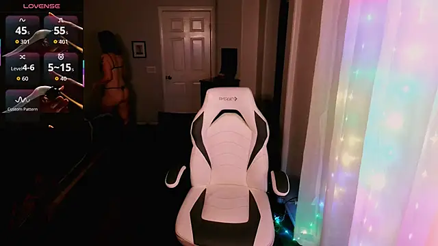 Snapshot of britteebee chatting on February 2026 04:51:02 AM britteebee online show from February 2026 04:51:02 AM