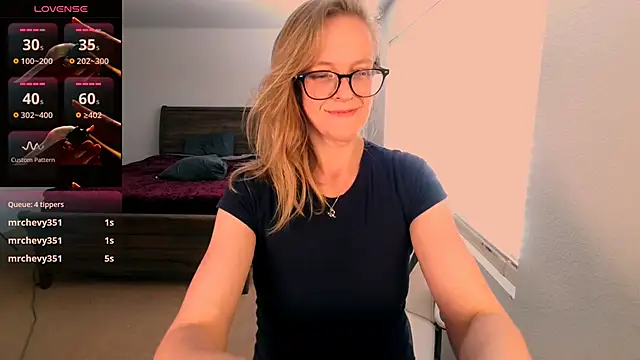 britteebee online show from June 2026 10:04:02 PM