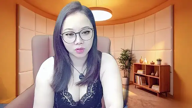 Snapshot of Giuliam chatting on May 2026 06:04:02 PM Giuliam online show from May 2026 06:04:02 PM
