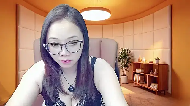 Snapshot of Giuliam chatting on May 2026 04:04:02 PM Giuliam online show from May 2026 04:04:02 PM