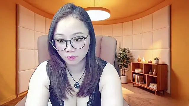 Snapshot of Giuliam chatting on May 2026 06:27:01 PM Giuliam online show from May 2026 06:27:01 PM