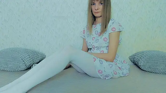 Snapshot of YourCaramel chatting on March 2025 11:44:02 AM YourCaramel online show from March 2025 11:44:02 AM