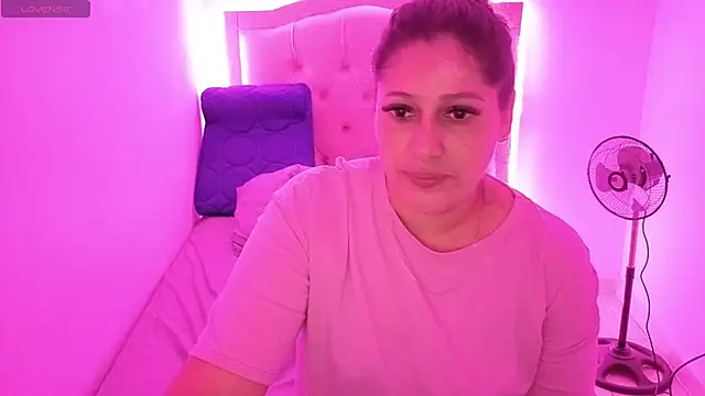 Nazlyy30 online show from October 2025 03:58:02 AM