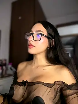 Snapshot of DulceLenns chatting on December 2025 07:53:01 PM DulceLenns online show from December 2025 07:53:01 PM