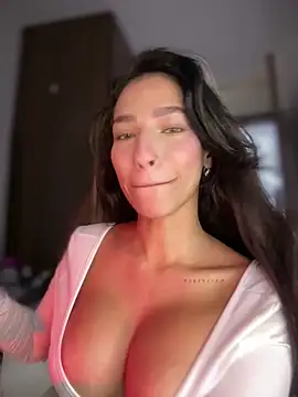 Snapshot of DulceLenns chatting on December 2025 06:48:02 PM DulceLenns online show from December 2025 06:48:02 PM