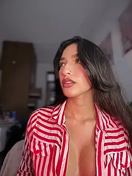 Snapshot of DulceLenns chatting on February 2026 05:55:02 PM DulceLenns online show from February 2026 05:55:02 PM