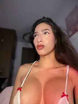 DulceLenns online show from March 2026 07:09:01 PM