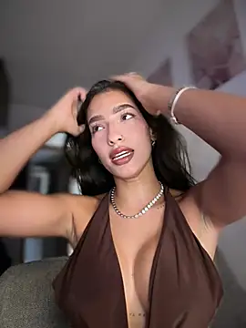 DulceLenns online show from April 2026 06:25:02 PM