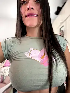 Emmily 19 online show from December 2025 03:30:01 PM