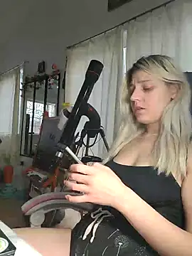 Snapshot of ScarletCallings420 chatting on February 2025 06:15:02 PM ScarletCallings420 online show from February 2025 06:15:02 PM