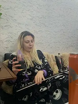 Snapshot of ScarletCallings420 chatting on January 2026 02:05:01 AM ScarletCallings420 online show from January 2026 02:05:01 AM