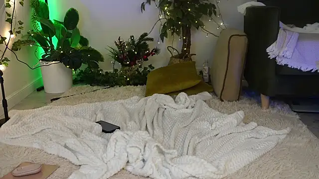 Snapshot of ScarletBlaze chatting on December 2024 09:17:01 PM ScarletBlaze online show from December 2024 09:17:01 PM