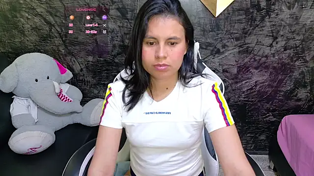 Snapshot of olivia_love_ chatting on June 2026 09:05:02 PM olivia love online show from June 2026 09:05:02 PM