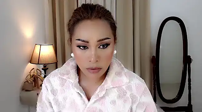 Snapshot of DreamLADYBOY chatting on December 2024 02:45:02 AM DreamLADYBOY online show from December 2024 02:45:02 AM