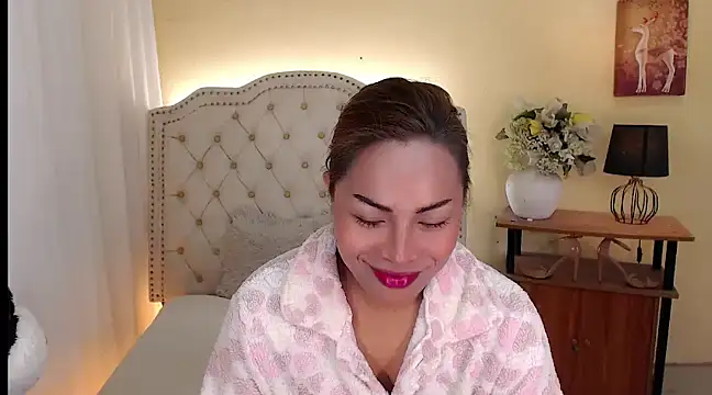 Snapshot of DreamLADYBOY chatting on January 2025 12:13:02 AM DreamLADYBOY online show from January 2025 12:13:02 AM