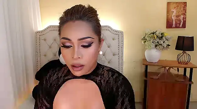 Snapshot of DreamLADYBOY chatting on January 2025 12:01:01 AM DreamLADYBOY online show from January 2025 12:01:01 AM