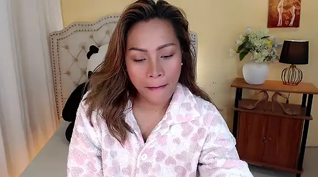 Snapshot of DreamLADYBOY chatting on February 2025 11:54:01 PM DreamLADYBOY online show from February 2025 11:54:01 PM