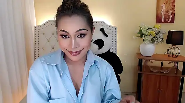 Snapshot of DreamLADYBOY chatting on March 2025 11:57:02 PM DreamLADYBOY online show from March 2025 11:57:02 PM
