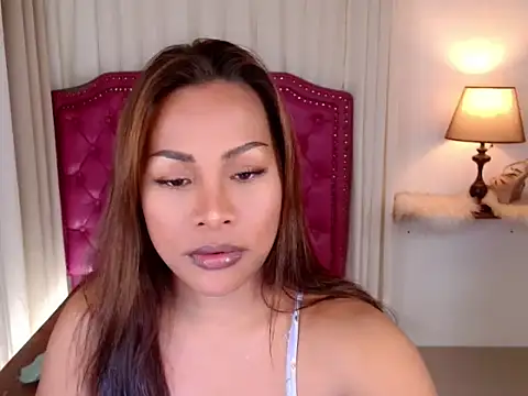 Snapshot of DreamLADYBOY chatting on October 2025 01:03:02 AM DreamLADYBOY online show from October 2025 01:03:02 AM