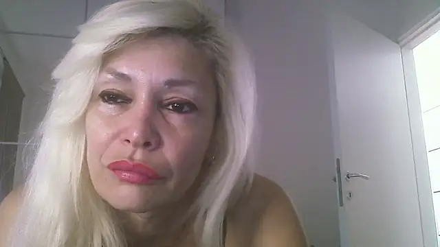 EvaaMina online show from September 2025 12:18:01 PM