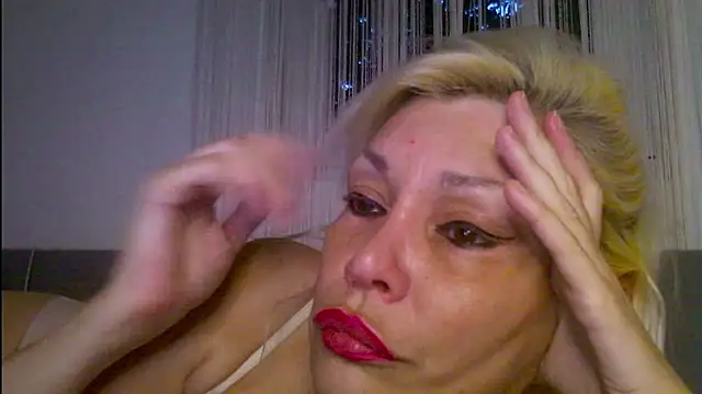 Snapshot of EvaaMina chatting on June 2026 06:43:01 PM EvaaMina online show from June 2026 06:43:01 PM