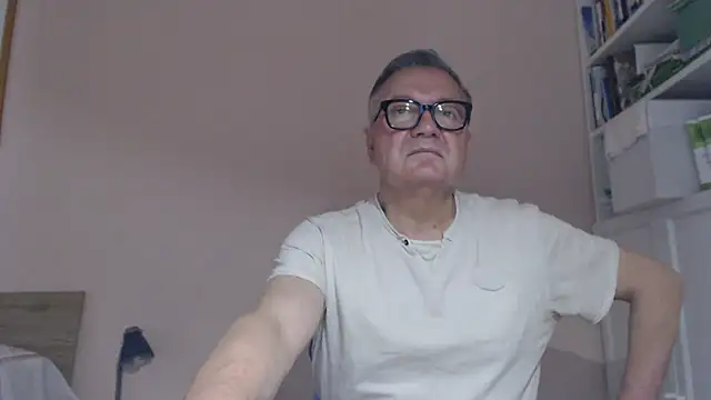Snapshot of YOU6me chatting on July 2026 03:03:01 PM YOU6me online show from July 2026 03:03:01 PM
