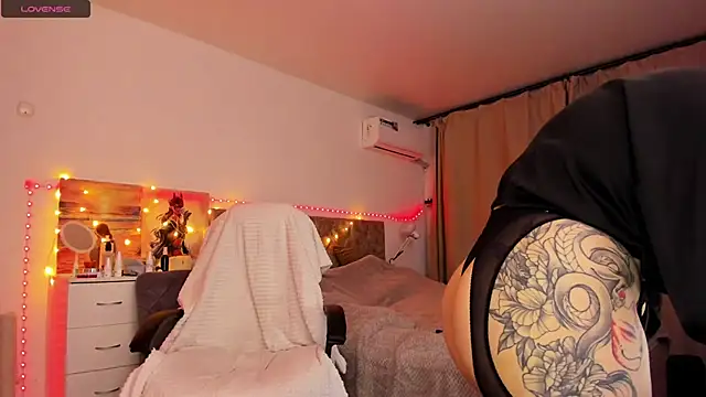 Snapshot of Ophelia_mm chatting on October 2025 12:29:01 PM Ophelia mm online show from October 2025 12:29:01 PM