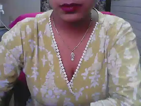 LovingPihu online show from June 2026 06:52:02 AM