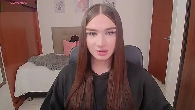 Miley Baker online show from December 2025 04:00:01 PM