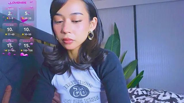 Mia Tin online show from October 2025 04:06:02 PM