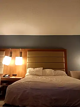 Snapshot of LittleblondeTS chatting on November 2025 05:17:01 AM LittleblondeTS online show from November 2025 05:17:01 AM